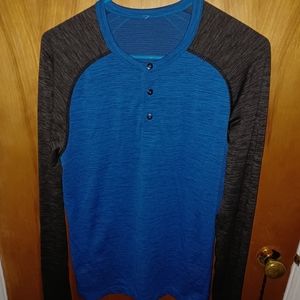 Lululemon "Spidervent" Henley,  Two tone